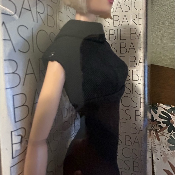 Barbie Basics Doll in Elegant Black - Picture 5 of 5